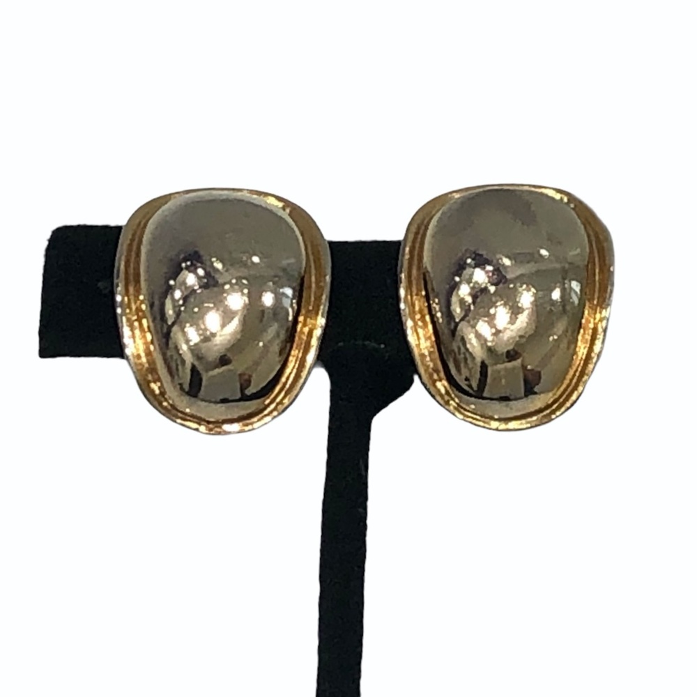 VINTAGE SHINY GOLD TONE OVAL DOME CLIP ON EARRINGS